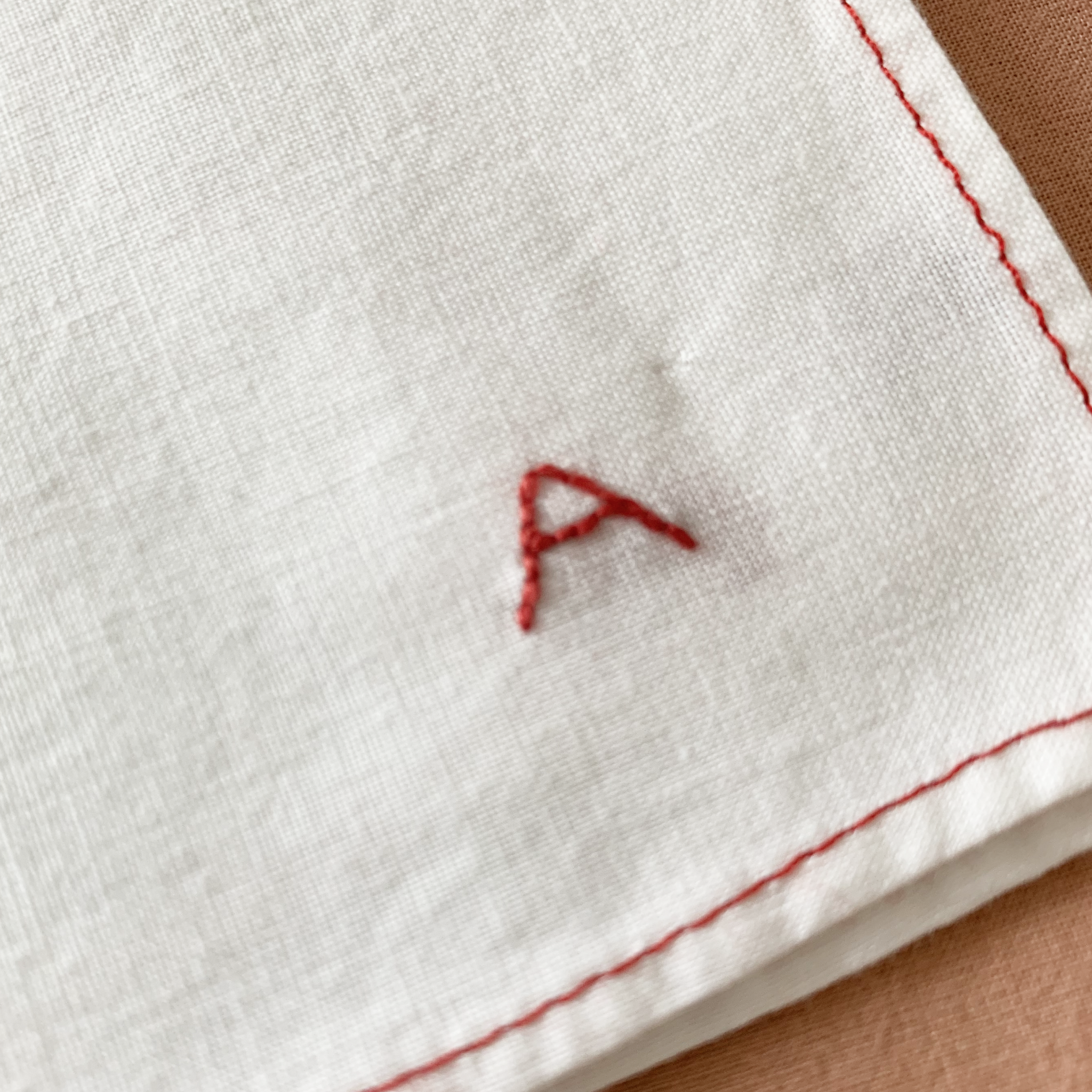 Mouchoir en tissu brodé lettre initiale prénom nom alphabet